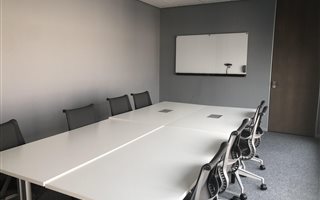200 m² Commercial space in Sandhurst
