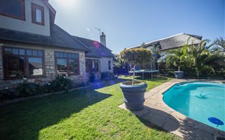 7 Bedroom House in Kwaaiwater