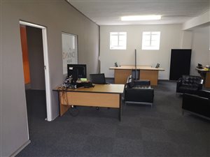 135 m² Office Space in Northcliff