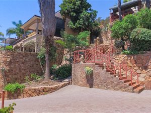 6 Bed House in Magalieskruin