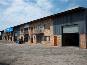 410 m² Industrial space in Stormill