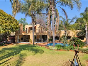 4 Bed House in Bryanston West