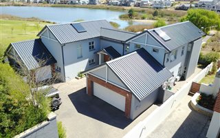 4 Bedroom House in Waterfall Estate