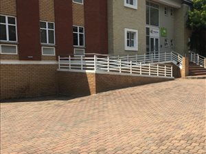 425 m² Commercial space in Fourways