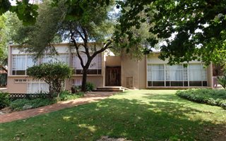 5 Bedroom House in Riebeeckstad