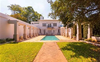 8 Bedroom House in Baileys Muckleneuk