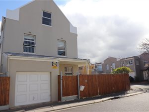 3 Bed Townhouse in Diep River