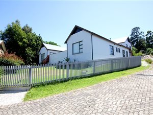5 Bed House in Hunters Home