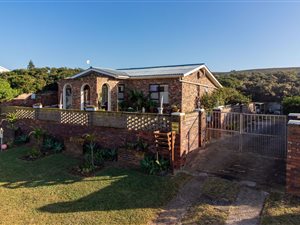 4 Bed House in Cannon Rocks