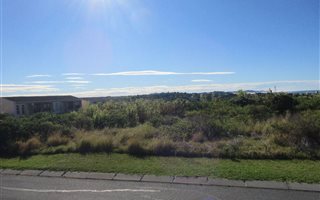 753 m² Land available in Forest Downs
