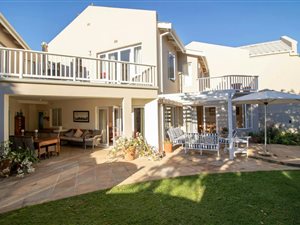 3 Bedroom Apartment in Kenton-on-Sea