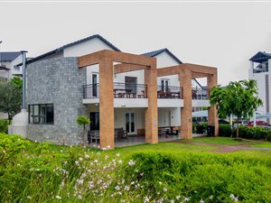 2 Bed Apartment in Dainfern