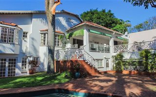 9 Bedroom House in Essenwood