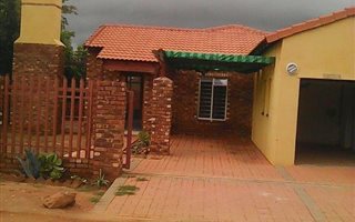 2 Bedroom House in Golf View