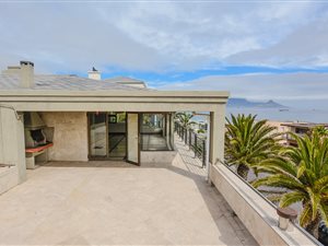4 Bed House in Bloubergstrand