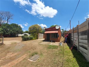 Bachelor apartment in Scottsville