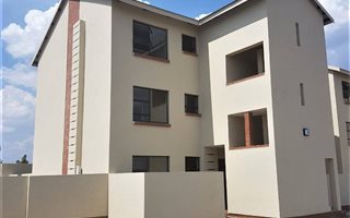 2 Bedroom Apartment in Rayton