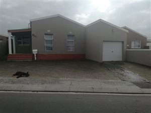 3 Bedroom House in Strandfontein
