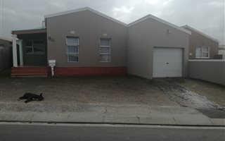 3 Bedroom House in Strandfontein
