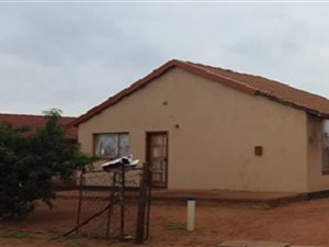 2 Bed House in Jouberton