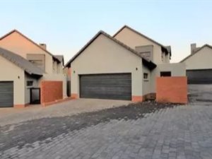 4 Bed House in Mooikloof Equestrian Estate