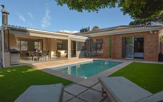 4 Bedroom House in West Beach