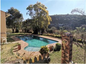 9 Bed House in King Williams Town
