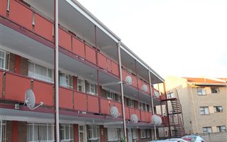 2 Bedroom Apartment in Vanderbijlpark CW3
