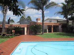 4 Bed House in Dewetshof