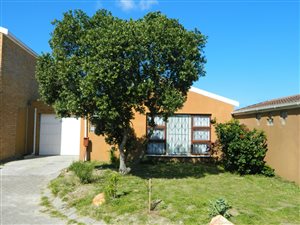 3 Bed House in Strandfontein