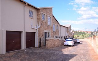 3 Bedroom Townhouse in Wilgeheuwel