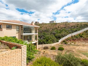 4 Bed House in Boland Park