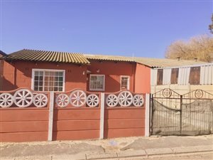3 Bed House in Elsies River