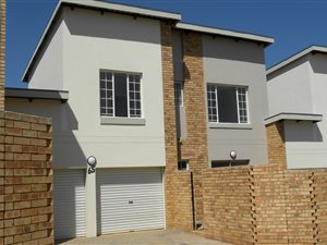 3 Bed Duplex in Hazeldean (Silverlakes Surroundings)