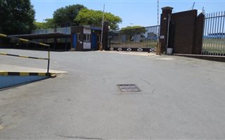 2100 m² Industrial space in Tulisa Park