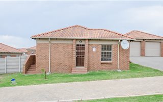 3 Bedroom House in Heuweloord
