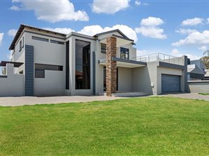5 Bed House in Helderwyk Estate