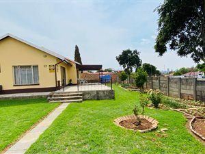3 Bed House in Moffat View