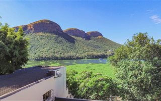3 Bedroom House in Kosmos