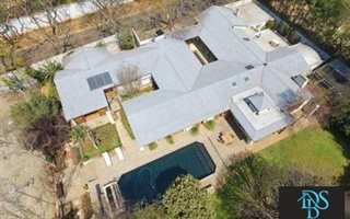 6 Bedroom House in Melrose