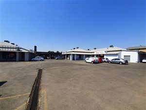 2500 m² Retail Space in Hughes