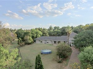 1.4 ha Farm with House in Glen Austin AH