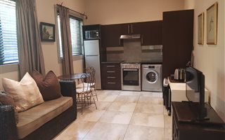 2 Bedroom Garden Cottage in Fairland