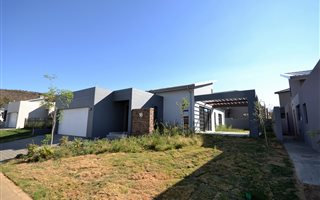 3 Bedroom Simplex in Eikenhof