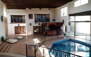 5 Bedroom House in Zwavelpoort