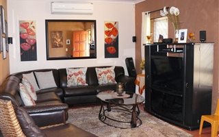 3 Bedroom House in Eikenbosch
