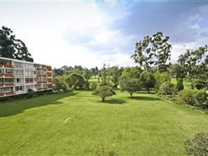 3 Bed Apartment in Fairway