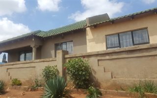 3 Bedroom House in Roodekop