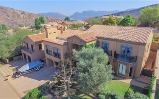 4 Bedroom House in Estate D Afrique