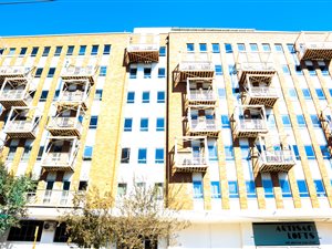 Bachelor apartment in Maboneng